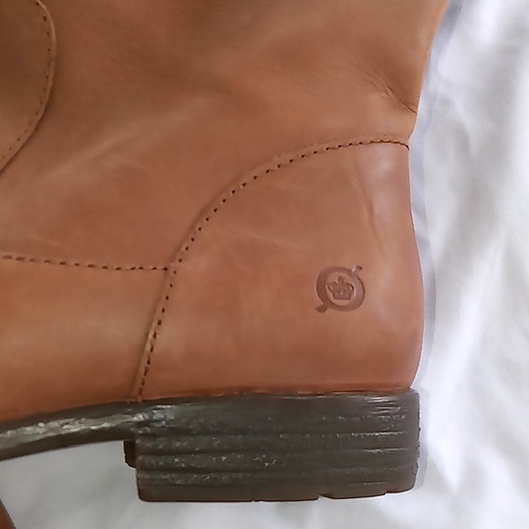 Born Women's Brown Leather Boots - Picture 3 of 9